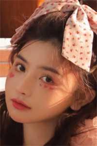 春山颠倒钗横凤的意思