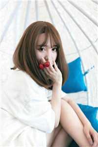 登高望远见山青水绿千帆过放歌纵酒喜暖日融泥万木春